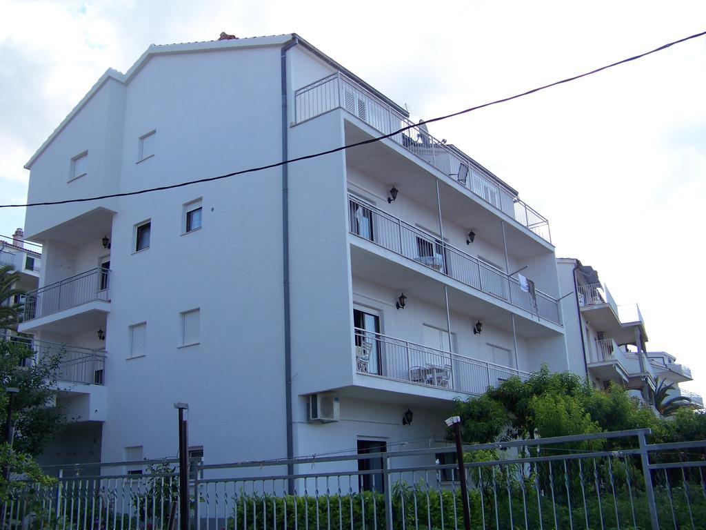 Apartments Vinka ポドストラナ エクステリア 写真