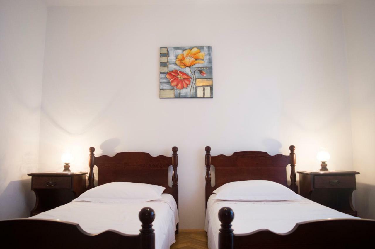 Apartments Vinka ポドストラナ エクステリア 写真